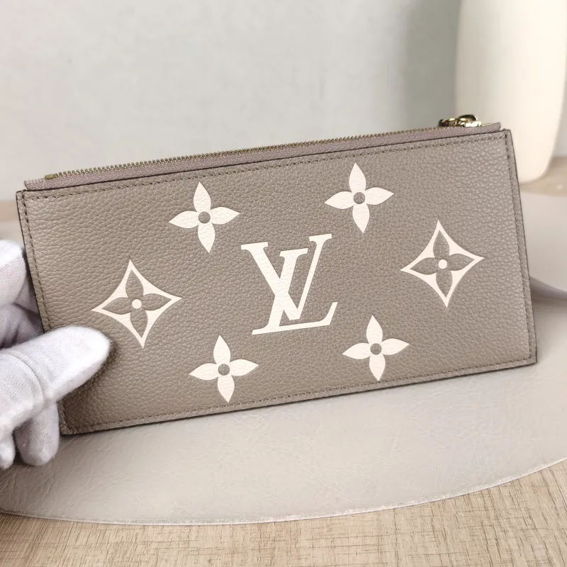 Louis Vuitton Crossbody Bag Pochette Félicie · White Calfskin Small 21 × 3 × 12 cm — detail view 13 of 15