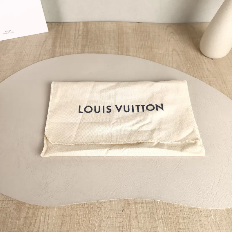 Louis Vuitton Crossbody Bag Pochette Félicie Black Calfskin Small 21 × 3 × 12 cm — detail view 14 of 14