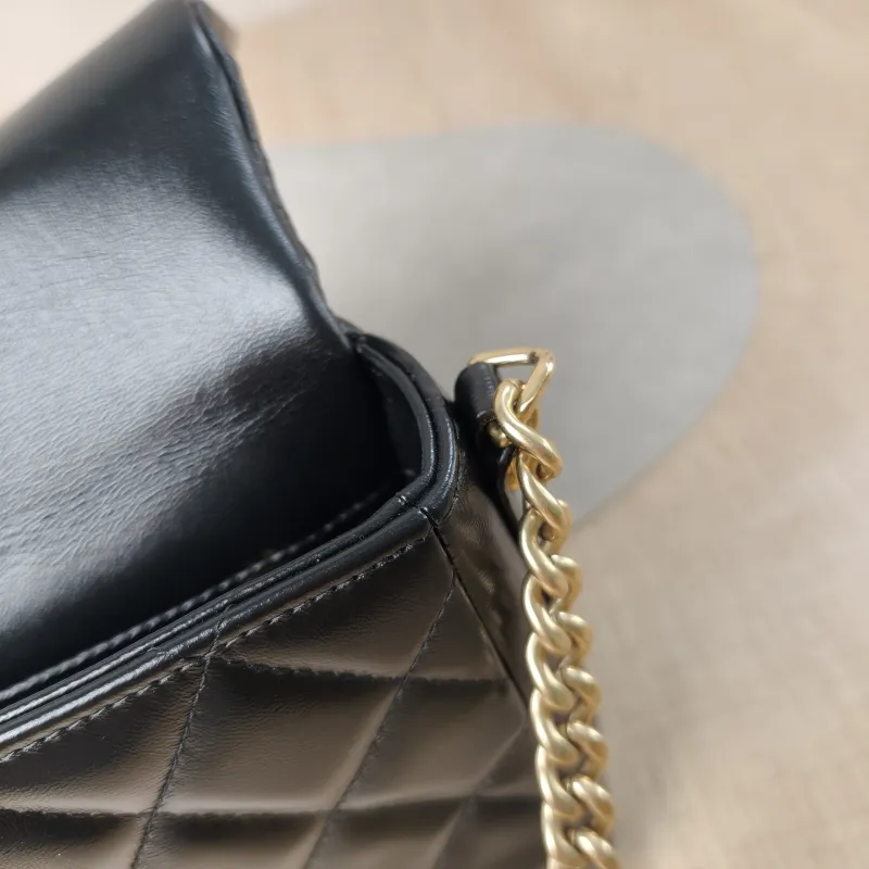 Chanel Crossbody Bag Edition c logo Black Waxed Leather One Size22 × 7 × 16 cm — detail view 3 of 17