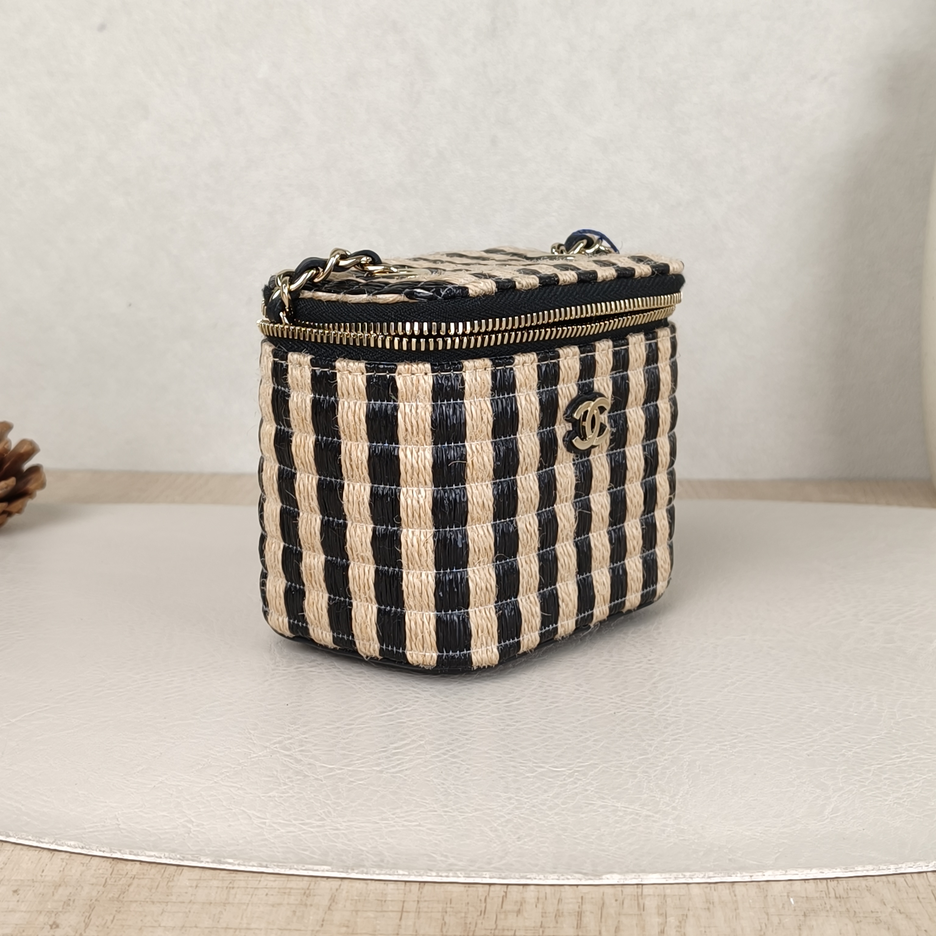 Chanel Crossbody Bag Edition Black Wovenmini11 × 7 × 9 cm — cover view 3 of 5