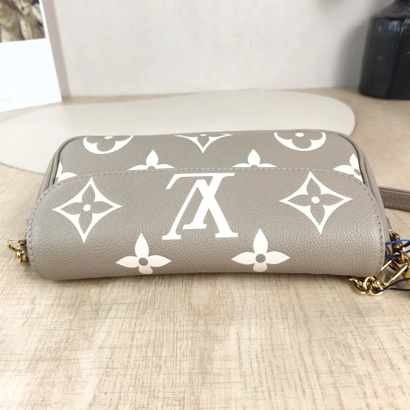 Louis Vuitton Crossbody Bag IVY Monogram Empreinte Embossed Calfskin Small 23.5 × 4.3 × 12 cm — detail view 3 of 13
