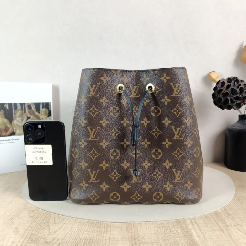 Louis Vuitton Shoulder Bag NÉONOÉ Bucket Bag Black PVC Medium 26 × 17.5 × 26 cm — cover view 4 of 5