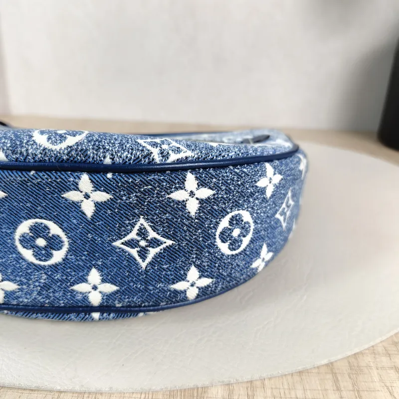 Louis Vuitton Crossbody Bag Loop Blue Small 23 × 6 × 13 cm — detail view 10 of 13