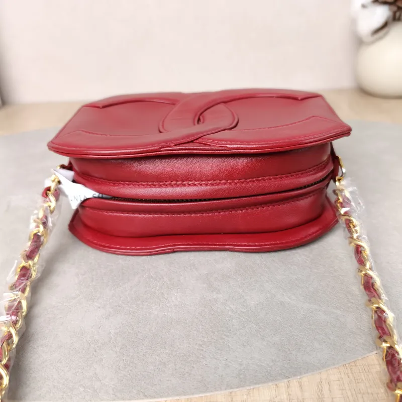 Chanel Crossbody Bag Crossbody Bag Red Lambskin One Size16 × 6 × 11 cm — detail view 1 of 14