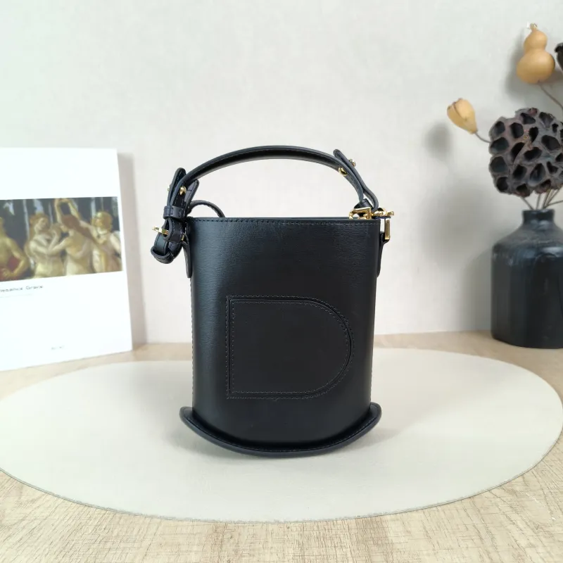 DELVAUX Crossbody Bagpin toy Chain Bag Black Calfskinmini15 × 6.5 × 16.5 cm