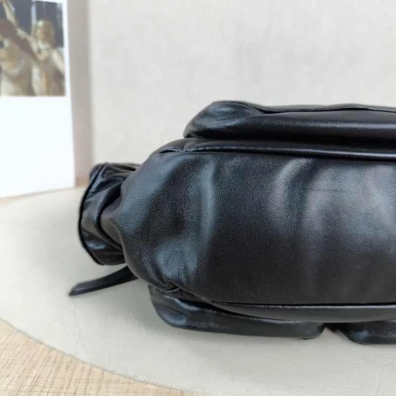 Miumiu Shoulder Bag Pocket Black SL ambskin Small 21 × 6 × 12 cm — detail view 2 of 10