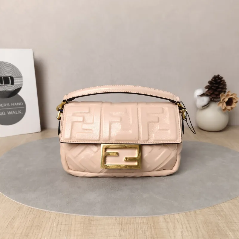 FENDI Crossbody Bag Baguette Baguette Bag Pink Lambskinmini20 × 5 × 13 cm
