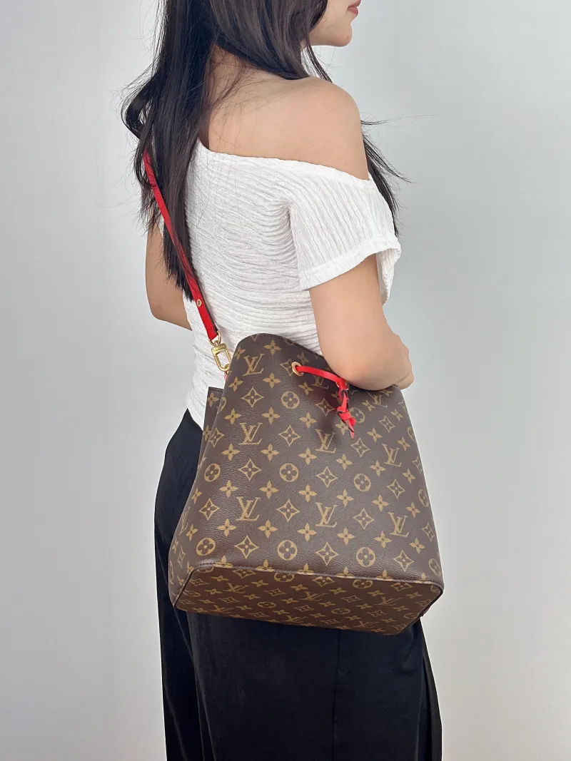 Louis Vuitton Shoulder Bag NÉONOÉ Bucket Bag PVC Medium 26 × 17.5 × 26 cm — on-model view 1 of 2