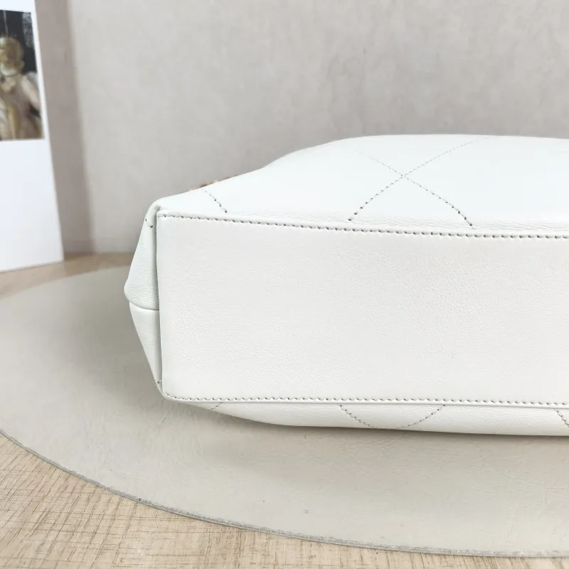 Chanel Shoulder Bag Tote Bag White Gold Calfskin One Size 25 × 7 × 24 cm 31 — detail view 8 of 10