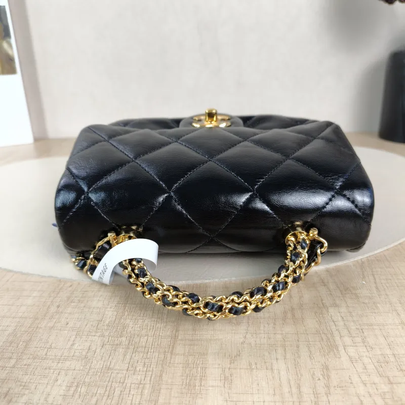 Chanel Crossbody Bag Black Lambskinmini19 × 8.5 × 14 cm — detail view 4 of 15