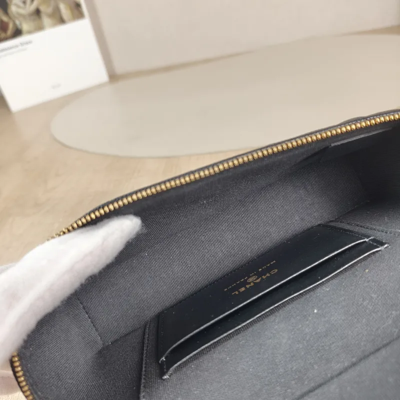 Chanel Crossbody Bag lp Box Bag Top Handle Crossbody Bag Black Grained Calfskin 19.5 × 5 × 12 cm — detail view 12 of 12