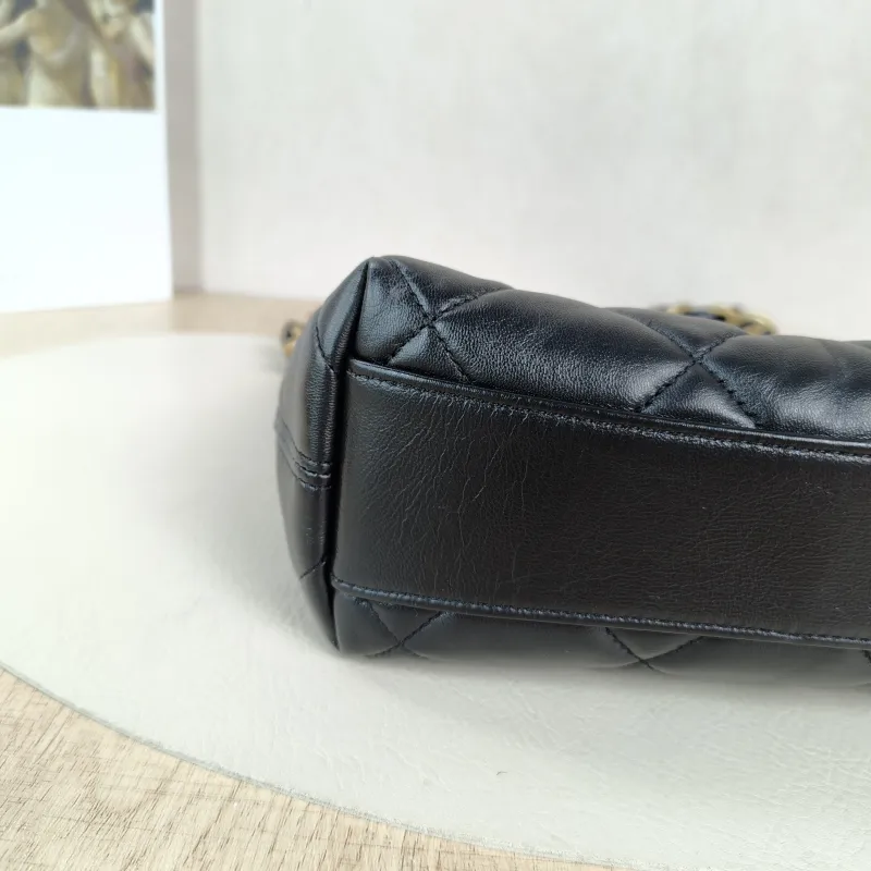 Chanel Shoulder Bag Hobo Black Waxed Leather Small22.5 × 8.5 × 19.5 cm — detail view 3 of 10