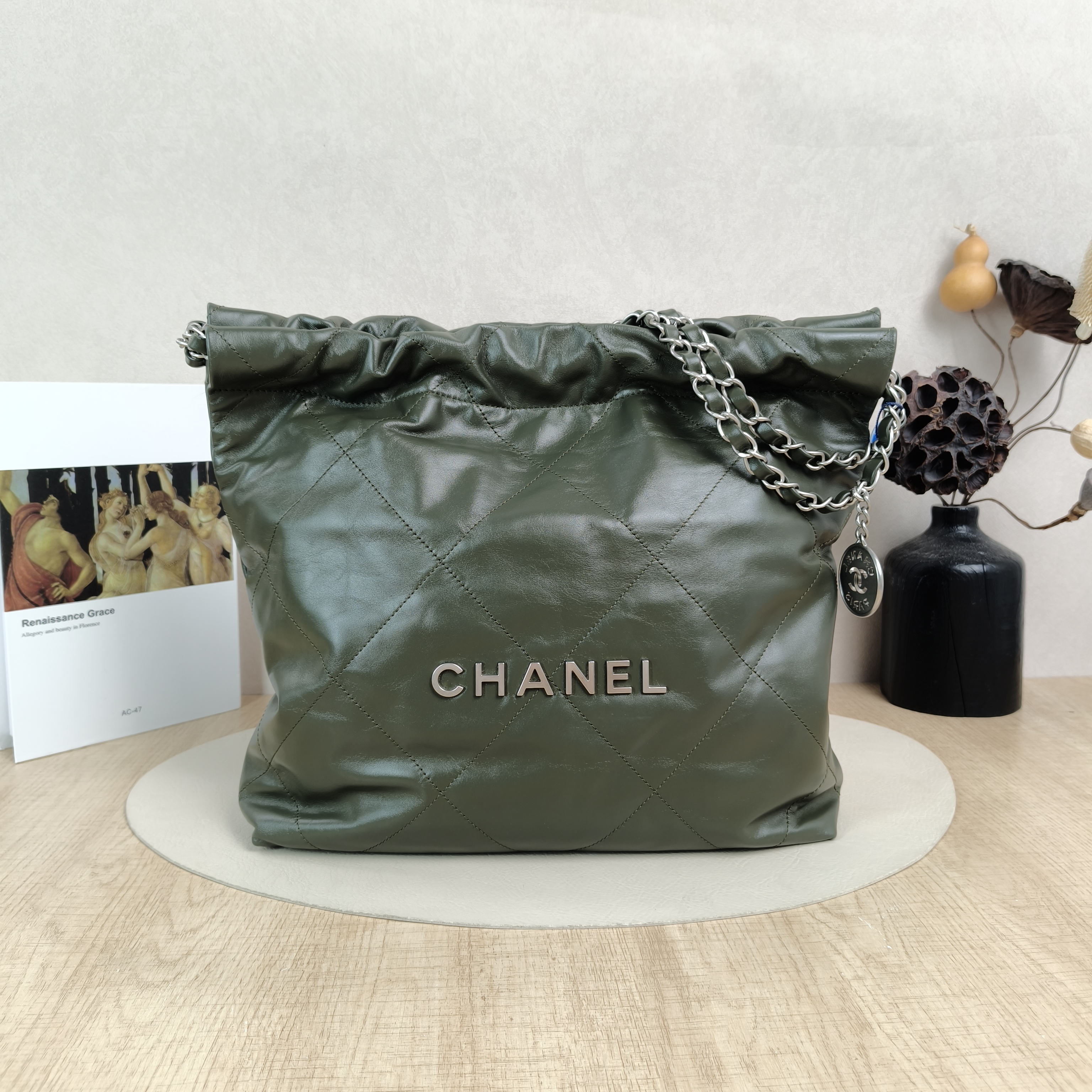 Chanel Shoulder Bag22Bag Green Calfskin Small35 × 7 × 37 cm