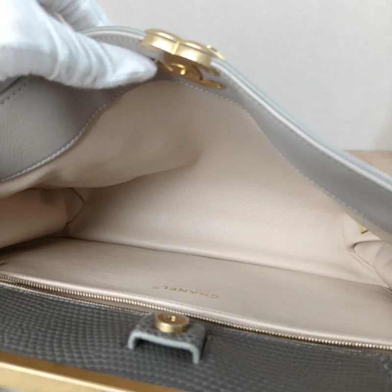 Chanel Top Handle Bag Coco Luxe Messenger Bag Brown Calfskin 33 × 12 × 24 cm 26 — detail view 5 of 14