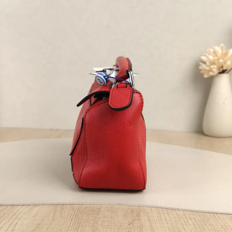 LOEWE Crossbody Bag Puzzle Red Calfskinmini18 × 8 × 12.5 cm — detail view 9 of 12