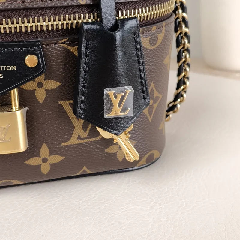 Louis Vuitton Shoulder Bag VANITY Cosmetic Bag Monogram PVC Small 19 × 6 × 12 cm — detail view 15 of 15
