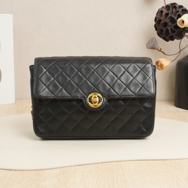 Chanel Vintagecf Chain Bag Black with Gold-Tone Hardware Lambskin11 · Authenticity Card · 21 × 6 × 15 cm
