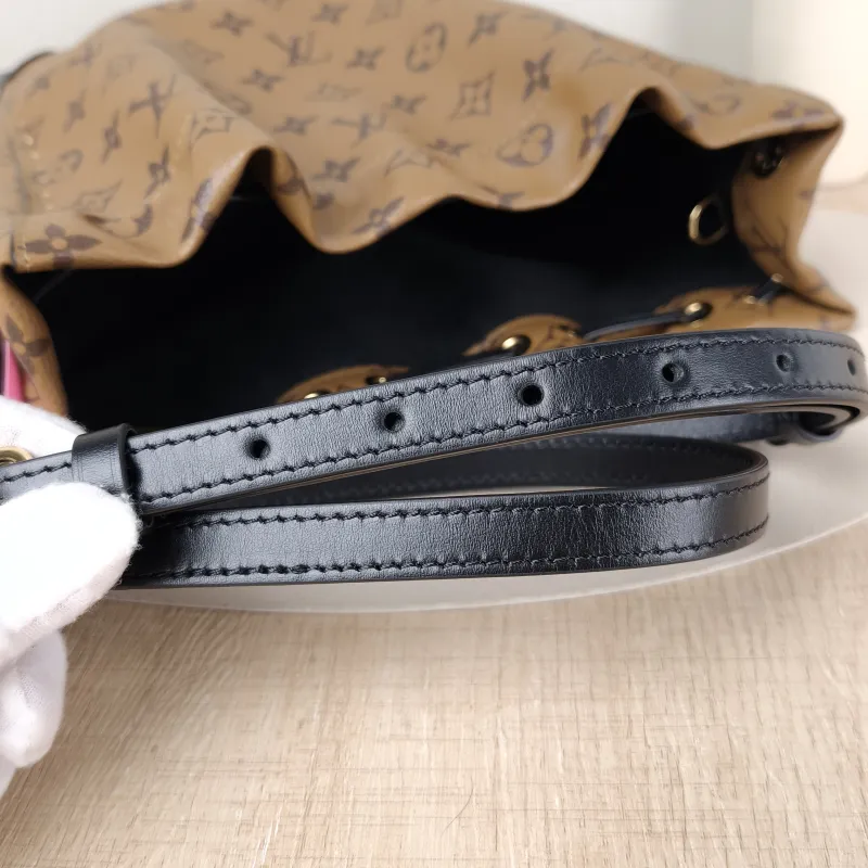 Louis Vuitton Shoulder Bag NOÉ TRUNK Monogram PVC Small 23 × 8 × 27 cm — detail view 8 of 8