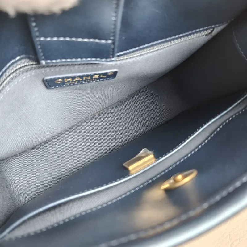 Chanel Crossbody Bag Hobo Blue One Size 22 × 6 × 24 cm — detail view 8 of 13