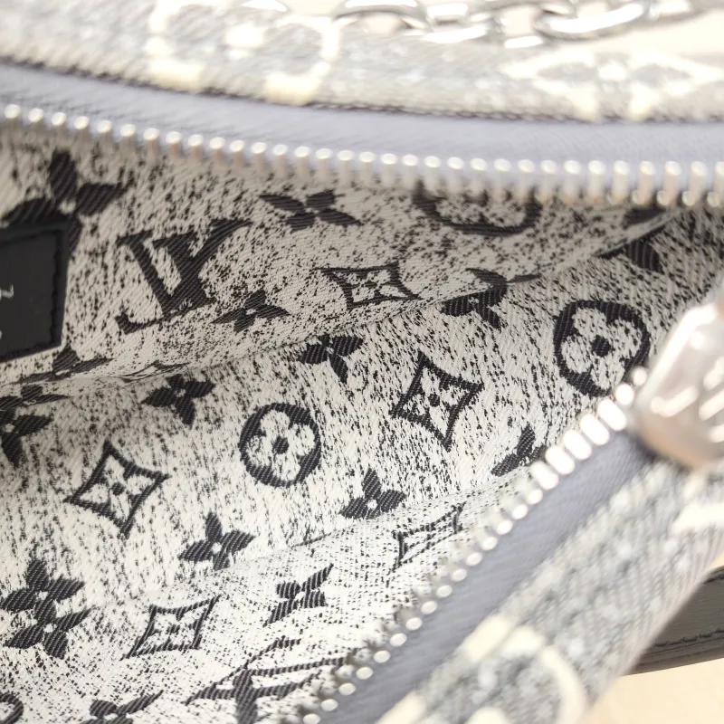 Louis Vuitton Crossbody Bag Loop Grey Small 23 × 6 × 13 cm — detail view 11 of 12