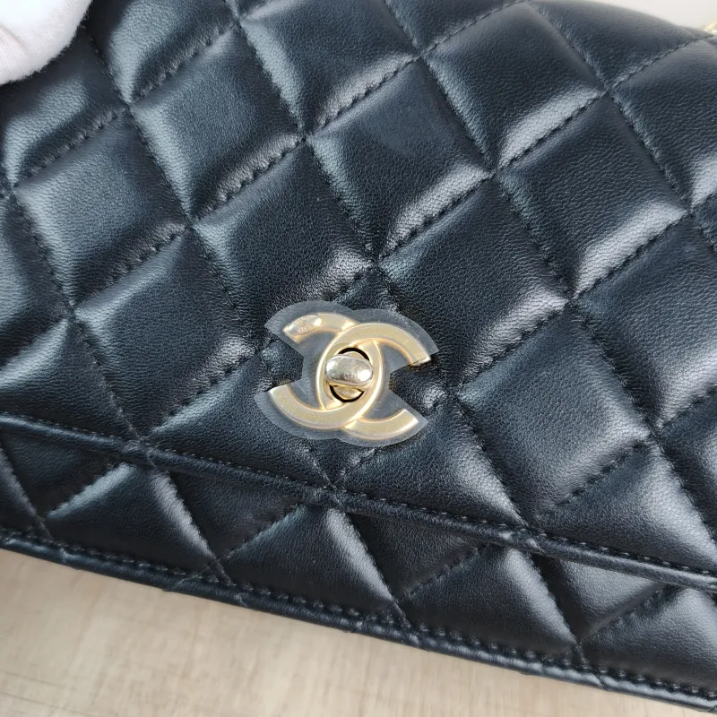 Chanel Crossbody Bag woc Black Lambskinmini19.2 × 3.5 × 12.3 cm — detail view 6 of 11