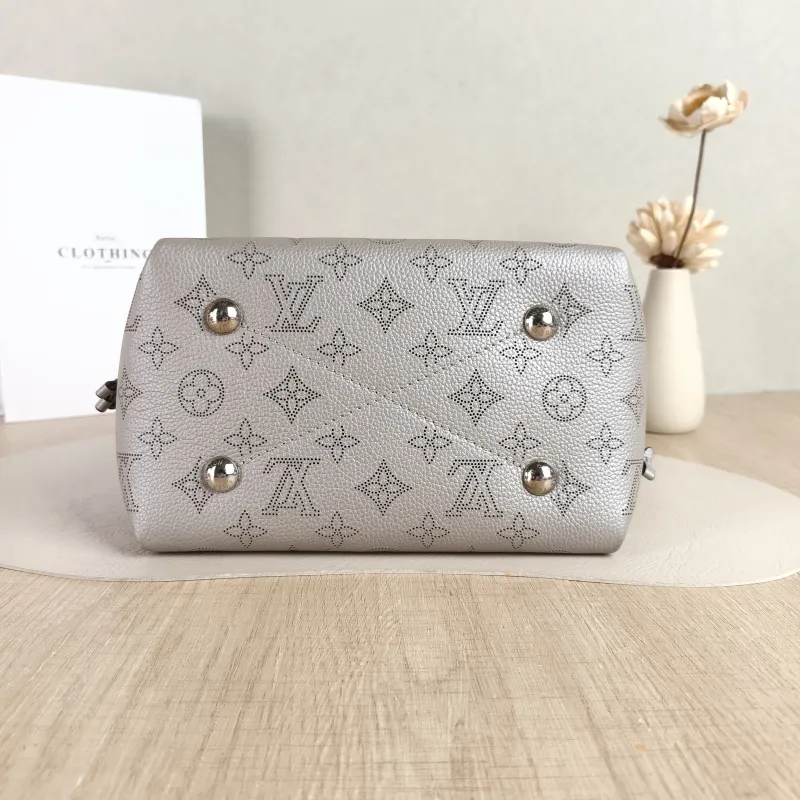 Louis Vuitton Crossbody Bag BELLA Grey Calfskin One Size 22 × 14 × 19 cm — cover view 5 of 5