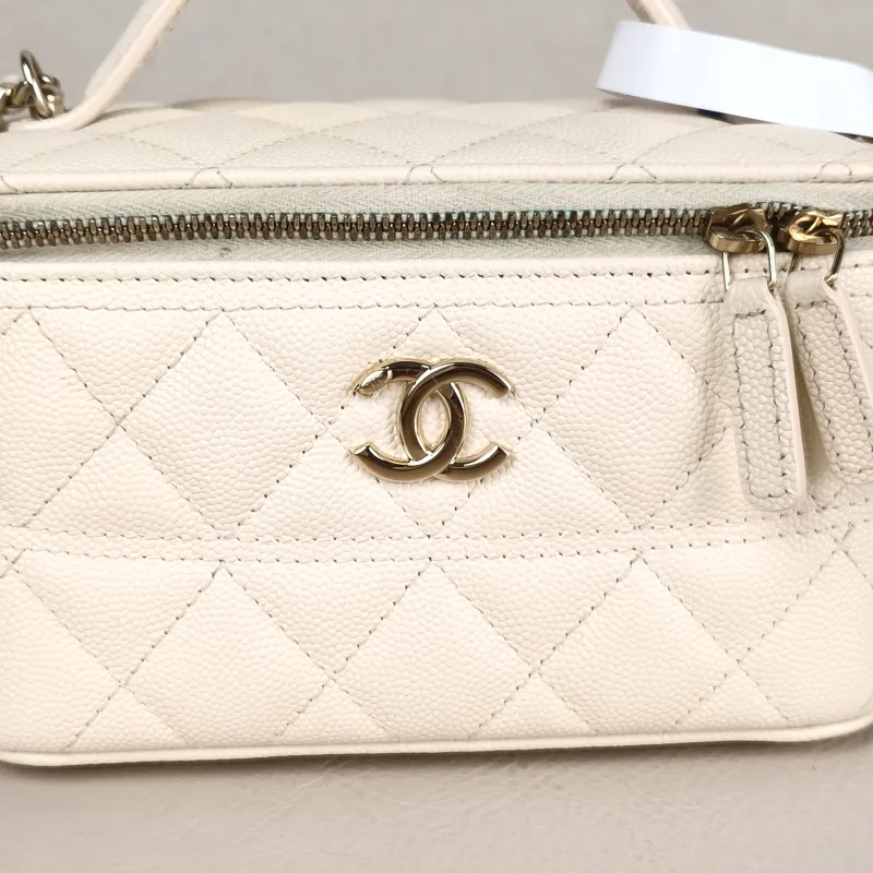 Chanel Crossbody Bag26c Edition Beige Grained Calfskin One Size17 × 8 × 9.5 cm — detail view 10 of 14