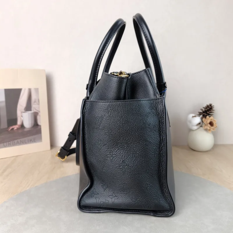 Louis Vuitton Shoulder Bag On My Side Black Calfskin Large 34 × 17 × 28 cm — detail view 7 of 11