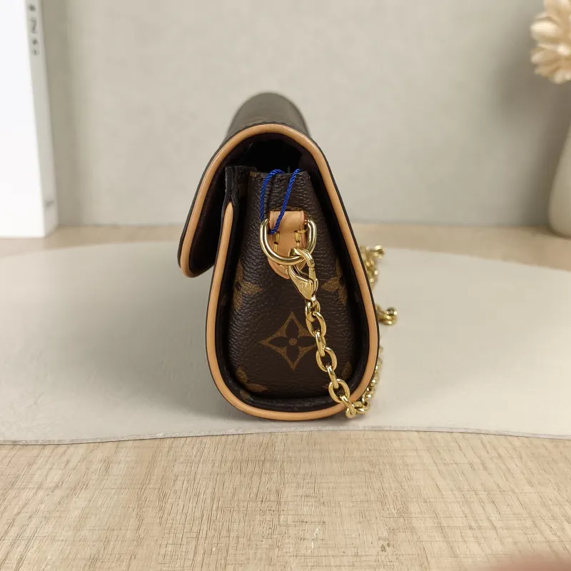 Louis Vuitton Crossbody Bag POCHETTE CAMILLE Monogram PVC One Size20.5 × 6 × 11 cm — detail view 10 of 12