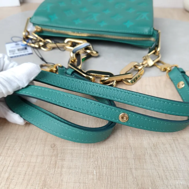 Louis Vuitton Crossbody Bag Coussin BB Green Lambskin BB21 × 7 × 16 cm — detail view 11 of 12