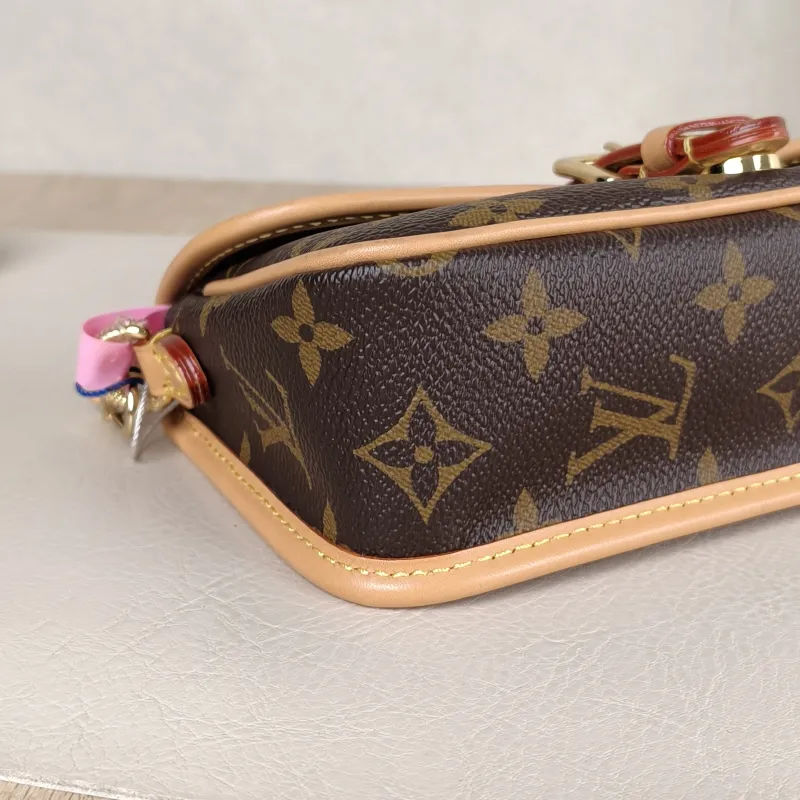 Louis Vuitton Crossbody Bag Diane Baguette Bag Monogram PV Cnano19 × 6 × 10.5 cm — detail view 4 of 12