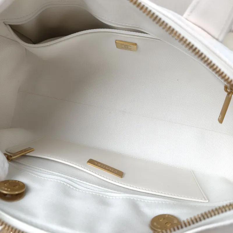 Chanel Crossbody Bag Bowling Bag White Gold Grained Calfskin One Size32 × 13 × 16 cm — detail view 3 of 13