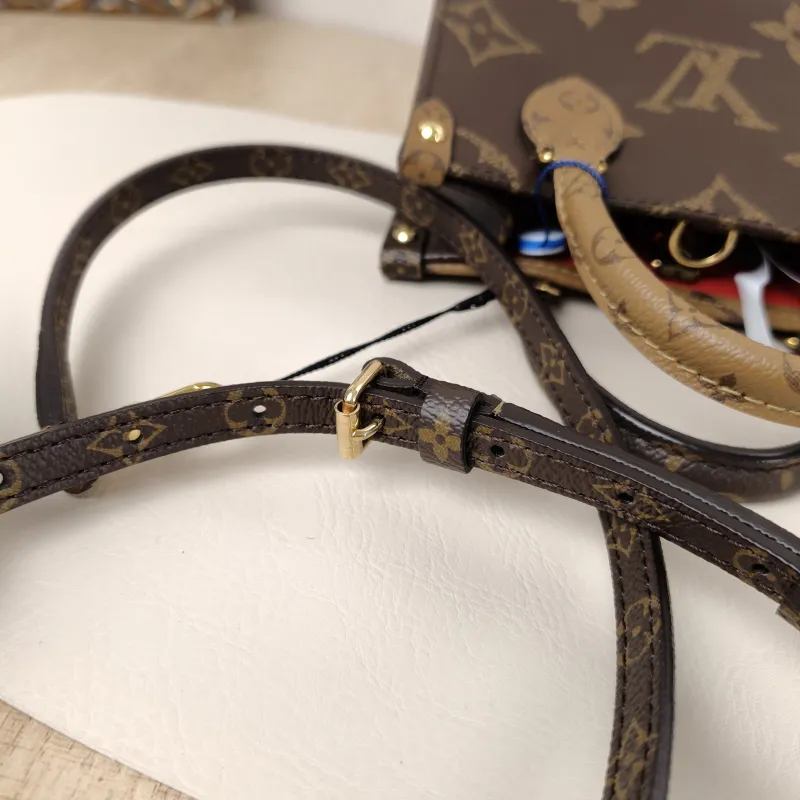 Louis Vuitton Crossbody Bag Onthego BB Monogram PVCBB18 × 8.5 × 15 cm — detail view 5 of 12