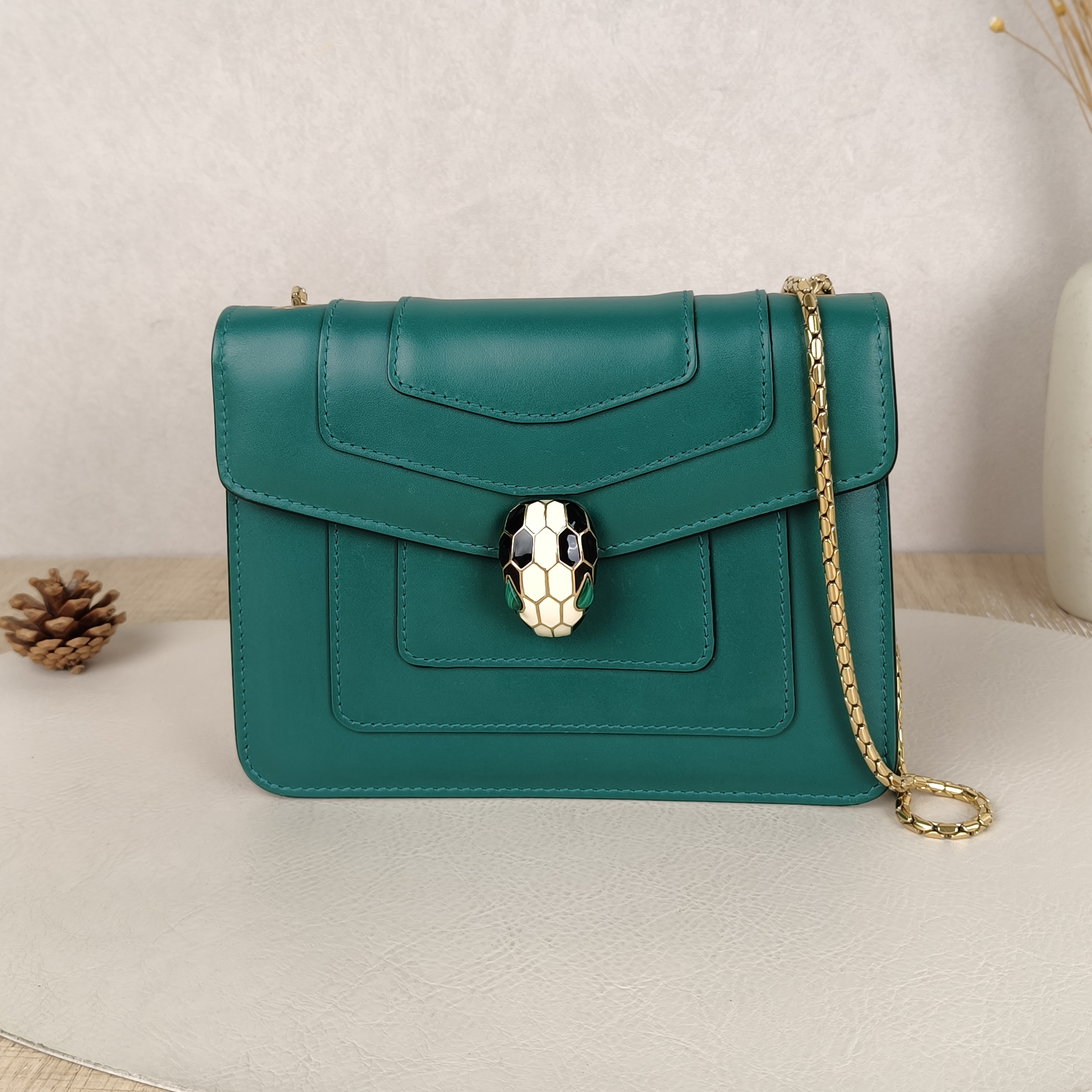 Bvlgari Crossbody Bag Serpenti Forever Collection Crossbody Bag Green Calfskin20 × 4.5 × 14 cm