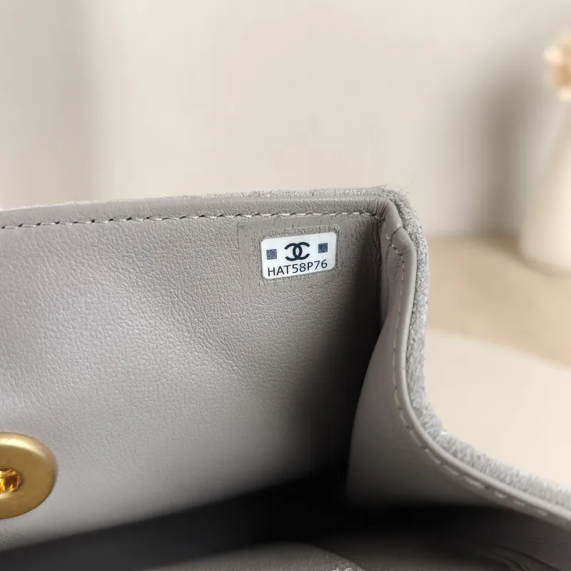 Chanel Crossbody Bag Suede Black Suede One Size18.5 × 6.5 × 15 cm — detail view 4 of 11