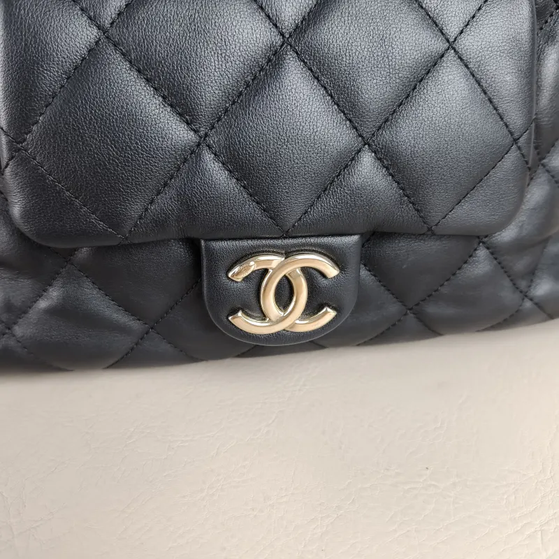 Chanel Shoulder Bag hobo Black Lambskin One Size 27.5 × 10 × 22 cm — detail view 10 of 13