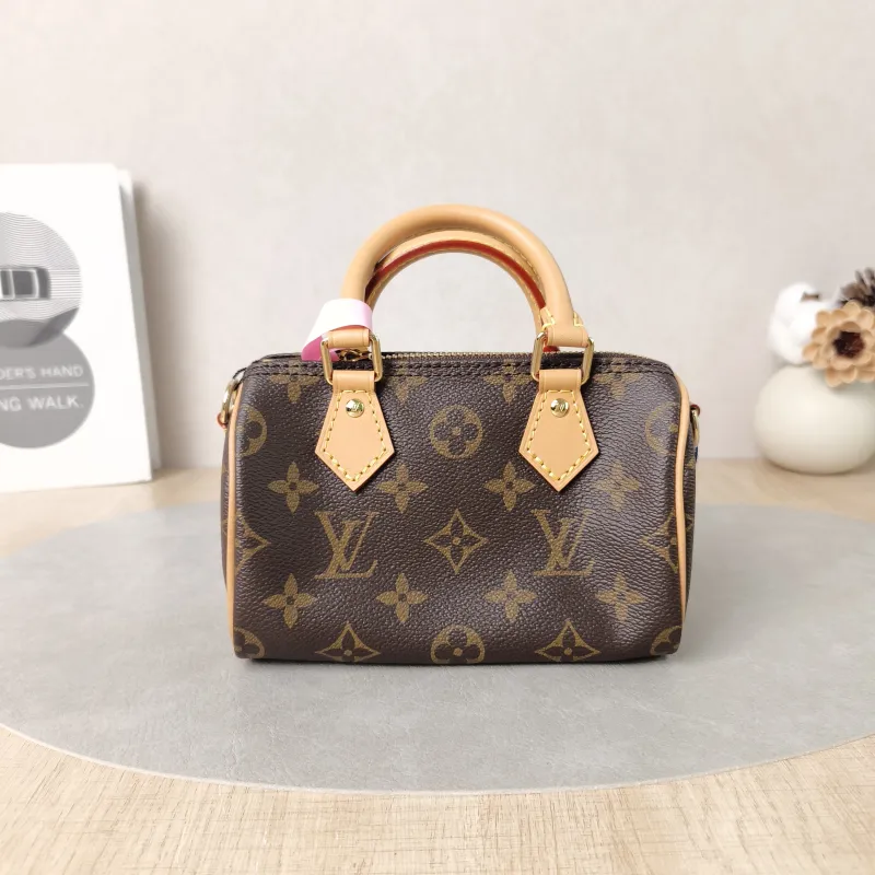 Louis Vuitton Crossbody Bag Speedy Nano Shoulder Strap PV Cnano16 × 7.5 × 10 cm