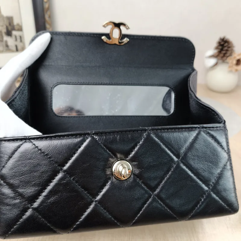 Chanel Crossbody Bag23k Box Bag Black CC alfskin22 × 9 × 10.5 cm — detail view 6 of 17