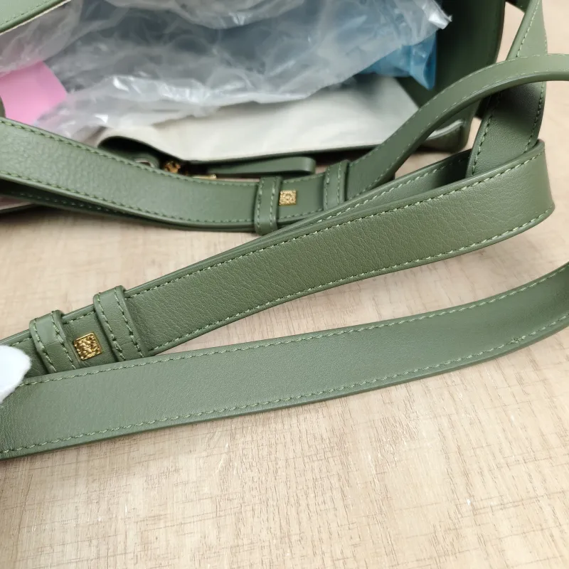 LOEWE Crossbody Bag Hammock Green Canvas Medium29 × 14 × 32 cm — detail view 7 of 10