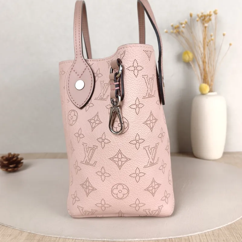 Louis Vuitton Shoulder Bag Hina Pink Calfskin Small 23 × 13 × 21 cm — detail view 12 of 13