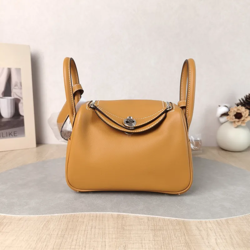 Hermès Crossbody Bag Lindy Mini 19 1H Swift Calfskin Mini 19 × 9.5 × 13 cm G