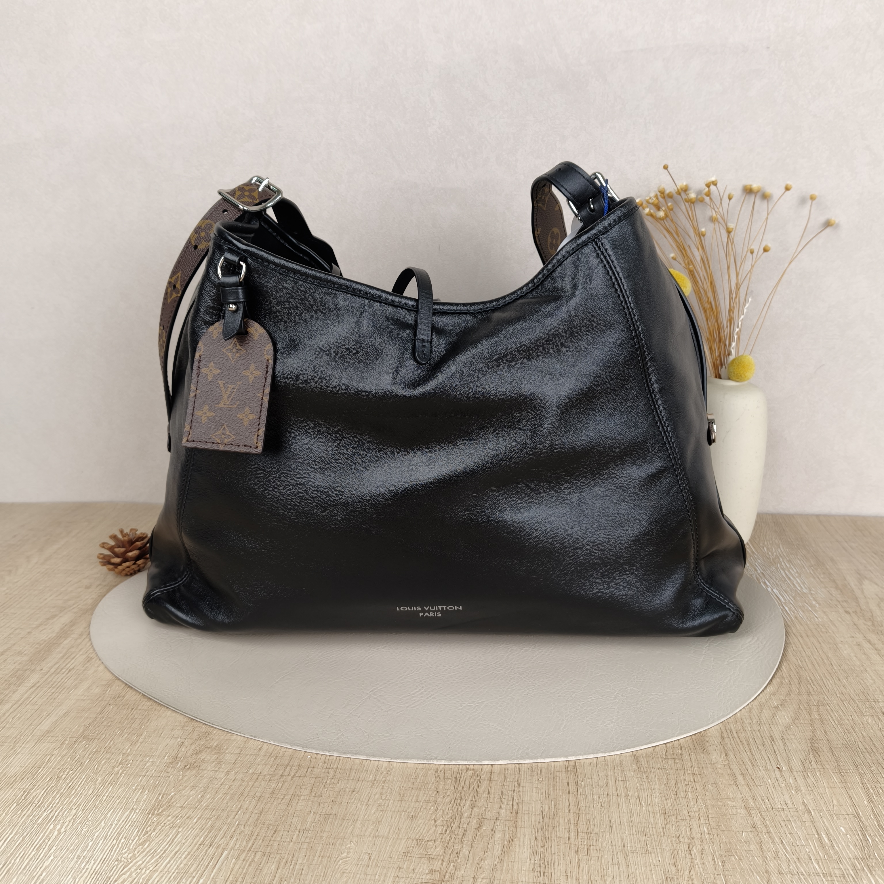 Louis Vuitton Crossbody Bag Carryall Vibe Black SL ambskin Medium39 × 15 × 30 cm