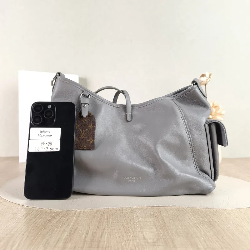 Louis Vuitton Crossbody Bag Carryall Cargo Vibe Grey SL ambskin Small 33.5 × 15 × 23 cm — cover view 3 of 5