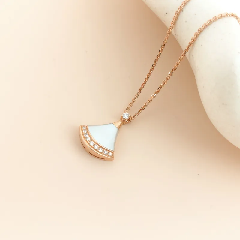 Bvlgari Necklace DIVAS’ DREAM Collection Pearl Pavé Diamond Pearl · White Mother-of-Pearl 18KR ose Gold Diamond Small 44cm — cover view 8 of 8