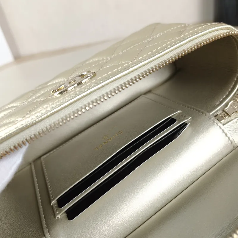 Chanel Crossbody Bag Gold Calfskin One Size19 × 5 × 11.5 cm — detail view 1 of 13