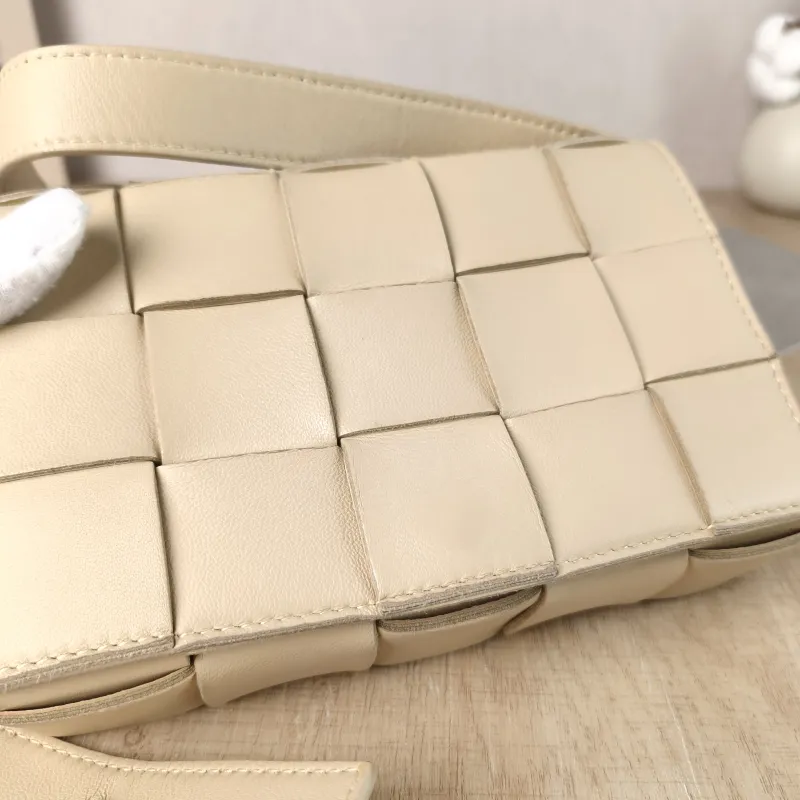 Bottega Veneta Crossbody Bag Cassette Woven Lambskin Medium 20 × 5 × 12 cm — detail view 8 of 14