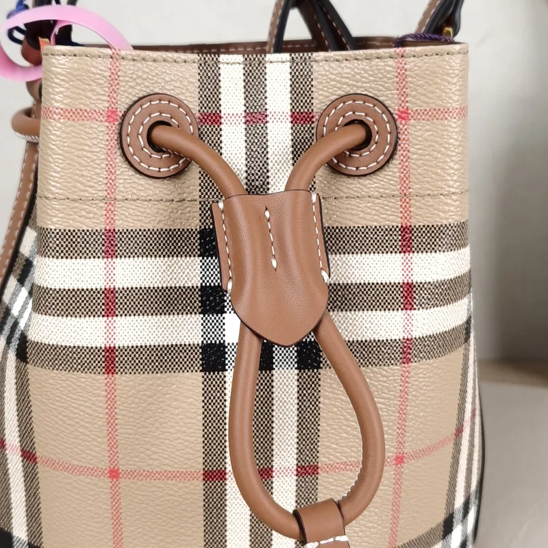 BURBERRY Crossbody Bag Bucket Bag 16.5 × 11 × 18 cm — detail view 4 of 10