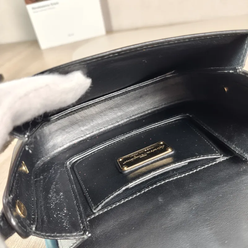 FERRAGAMO Shoulder Bag Shoulder Bag Black Calfskin One Size18 × 5 × 15 cm — detail view 2 of 12