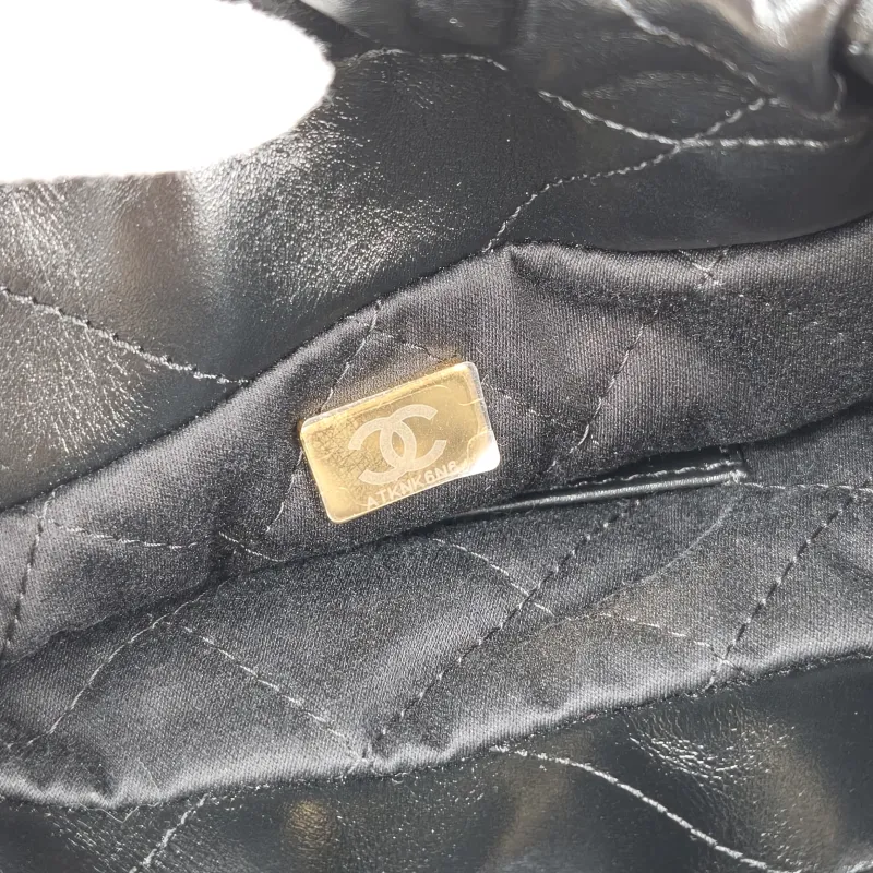 Chanel Shoulder Bag 22Bag Black CC alfskin Mini 20 × 6 × 19 cm — detail view 2 of 12