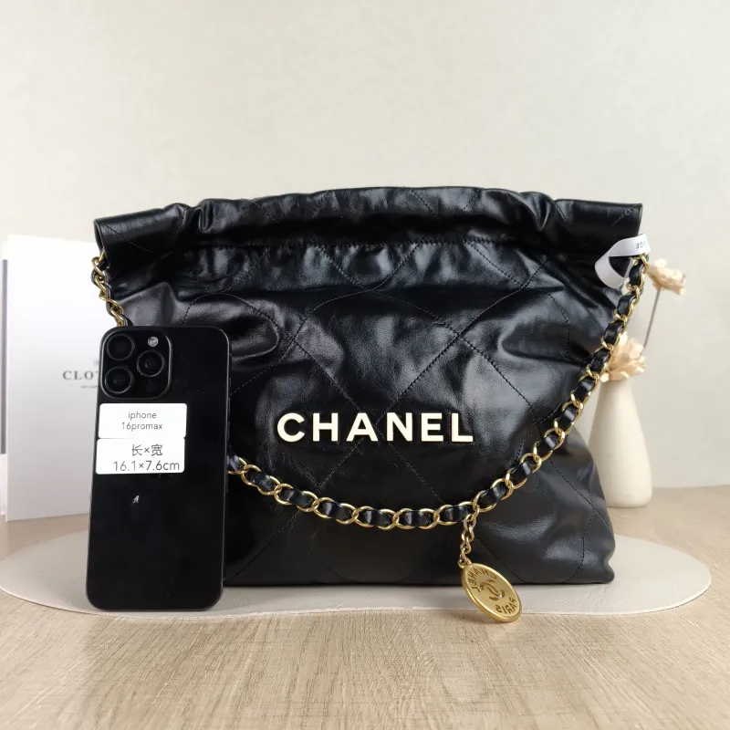 Chanel Shoulder Bag22Bag Black CC alfskin Small35 × 7 × 37 cm — cover view 4 of 5